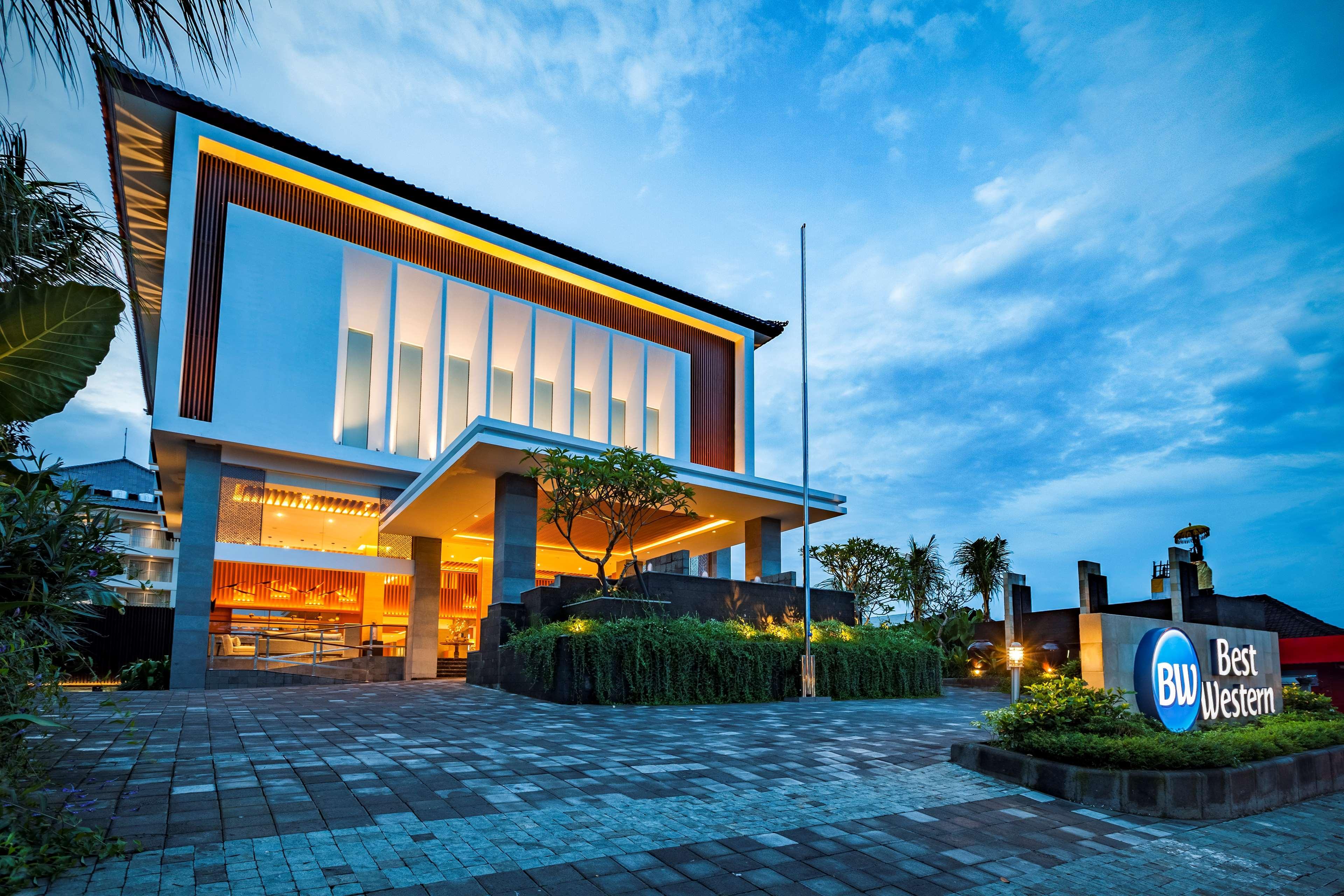 Western Arena Hotel 4*